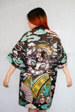 Kimono Gata en Kimono: Elegancia Felina