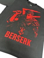 Camiseta Berserk Guts Espada - Imagen 2